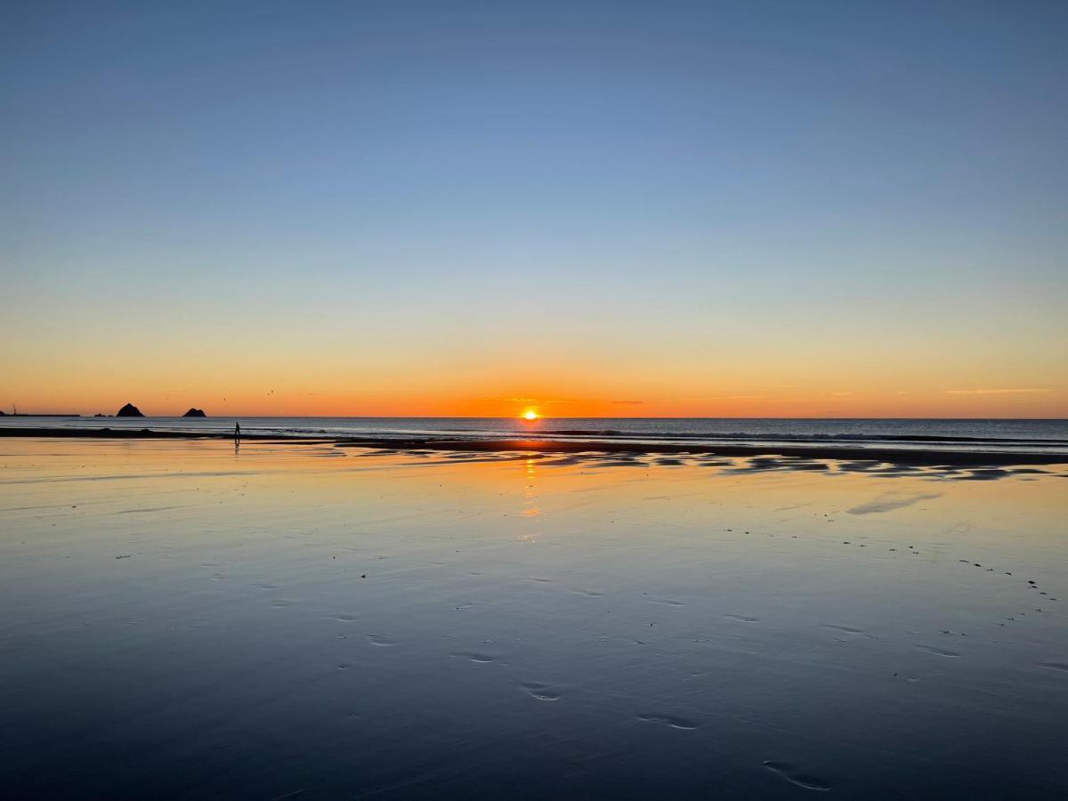 Ocean Front East End Beach House New Plymouth Exterior photo